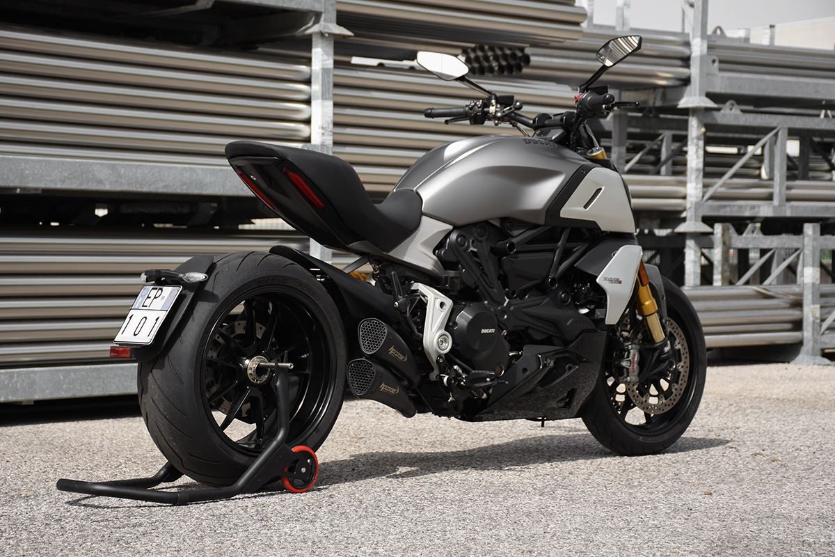 HYDROFORM SHORT R BLACK 公式画像 6